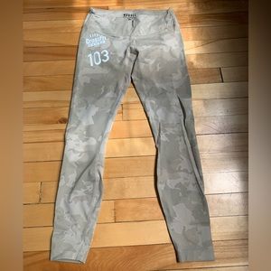 Nobull High-rise tight - tan/camo